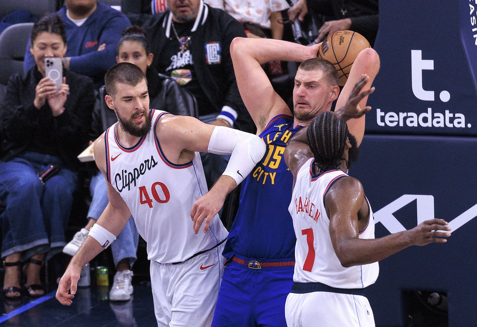 赛地聚焦：NBA常规赛赛后热度飙升，西汉姆门线救险，震撼外界，年轻球员得到机会的简单介绍